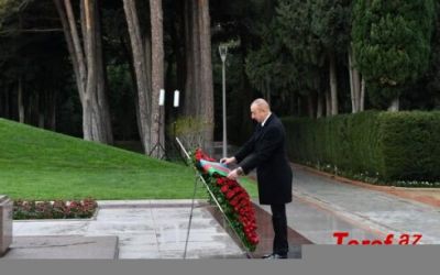 İlham Əliyev ulu öndər Heydər Əliyevin məzarını ziyarət etdi