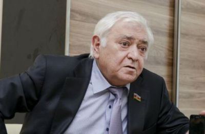 Aqil Abbas: “Söyüş yazırlar, kişisənsə, gəl üzümə de…” – Video