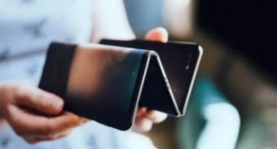İki yeni qatlanan smartfon satışa çıxır