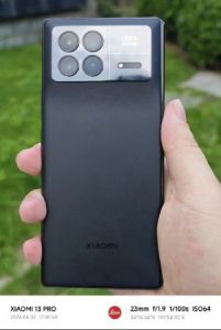 İki yeni qatlanan smartfon satışa çıxır