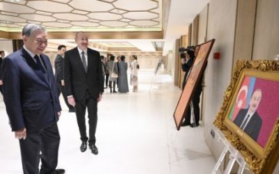 Vyetnamlı rəssamlar İlham Əliyevin portretini çəkiblər