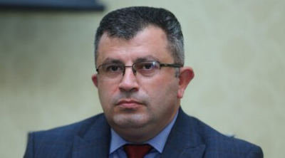 Elnur Azadxanov xəstəxananı korrupsiya məngənəsinə çevirib.Cəlilabad sakinlərindən ETİRAZ…-VİDEO