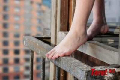 Bakıda tələbə qız eyvandan yıxılaraq ölüb