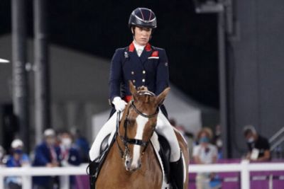 Olimpiya çempionu atınına qamçı vurduğu üçün diskvalifikasiya edildi (FOTO)