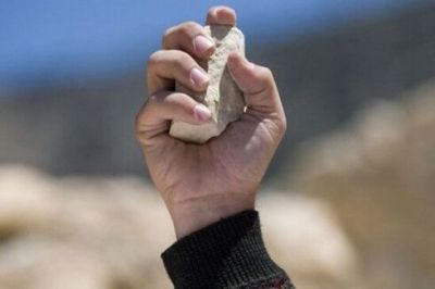 Bakıda kişi daşla qadının başına vurub qətlə yetirdi