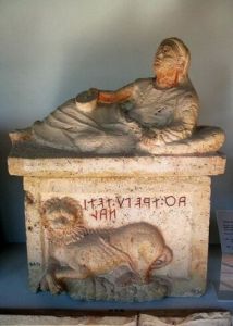 Qəbirüstü Etrusk sarkofaqının yazısı