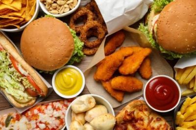 8 yaşlı bir uşaq qidalanmadan gözlərini itirdi