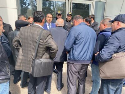 Gəncədə erməni raketinin zədələdiyi evlərin pulları mənimsənilib -