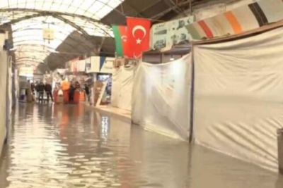 “Sədərək” ticarət mərkəzi su altında qaldı – VİDEO