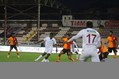 "Qalatasaray" rəqibi darmadağın etdi