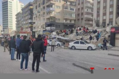 Şanlıurfa zədəli bina çökdü, dağıntılar altında qalanlar var