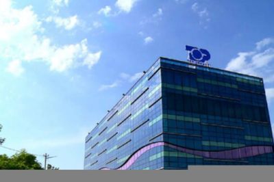 Albaniyada televiziya binasına silahlı hücum olub: Ölən var - FOTOLAR