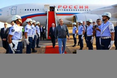 Lavrov xarici səfərə fərqli geyimdə getdi, müzakirəyə səbəb oldu - FOTO
