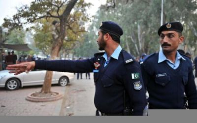 Pakistan polisi İmran Xanın evini mühasirəyə alıb