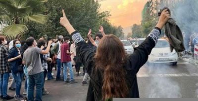 “İranda əhali hakimiyyəti özünə yad sayır”