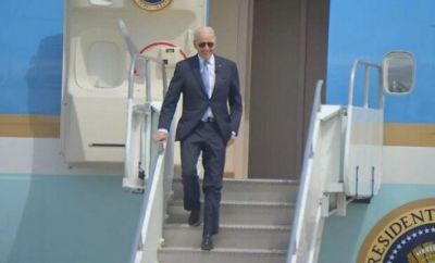 Baydenin təyyarəsi Vilnüsdə: Prezident qarşıladı