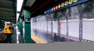 Nyu Yorkda 127 illik su şəbəkəsi partladı: metro və küçələr su altında qaldı