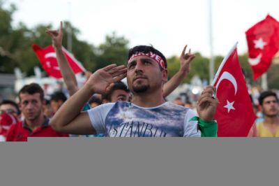 Türkiyəli azarkeşlərdən Ermənistanla matç öncəsi Azərbaycana dəstək - VİDEO