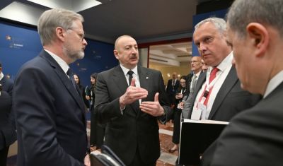 İlham Əliyev Tiranada Çexiyanın baş naziri ilə GÖRÜŞDÜ