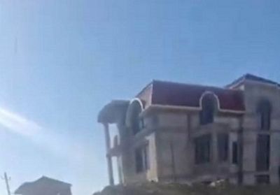 Özünə villa tikdirən mərkəz sədri camaatın kanalizasiya xəttini zədələyib...