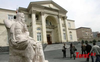 Ermənistanda hökumət binasının yaxınlığında atışma olub