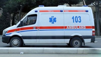 Bakıda avtomobillə vurulan piyada təcili yardım xərəyindən düşərək öldü