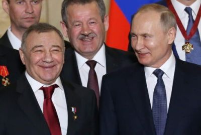 Putinin milyarder dostu Azərbaycana qaçıb