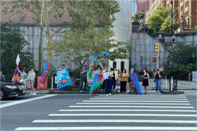 Nyu-York polisi dinc aksiya keçirən həmvətənlərimizə qarşı təxribat törədən ermənini həbs edib-YENİLƏNİB+VİDEO