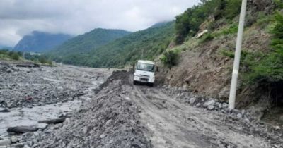 Qəbələnin Laza kəndinə gedən yolu sel apardı