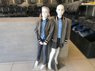 Məktəbli formaları anbarda qalıb: -