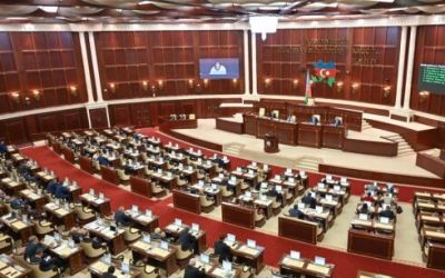 Milli Məclisdə boş qalan deputat yerlərinin sayı 9-a çatıb