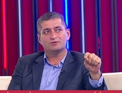 "Müəllimin vəzifəsi dərsliyi yerinə yetirməkdir, ona irad bildirmək deyil" - Təhsil eksperti