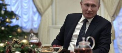 Bir qədəh şampan, söhbət və hədiyyə: Putinin Yeni ili