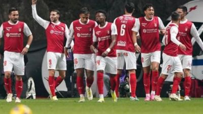 Robin van Persi məşqçi olur -
