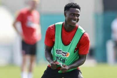Futbolçu Dubayda saxlanılıb