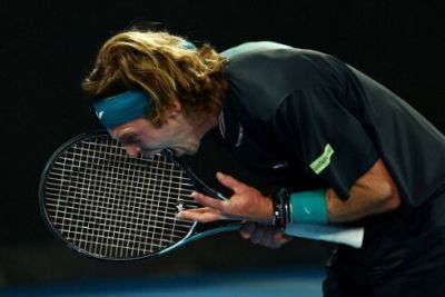 Rublev Dubayda keçirilən turnirin yarımfinalında diskvalifikasiya edilib