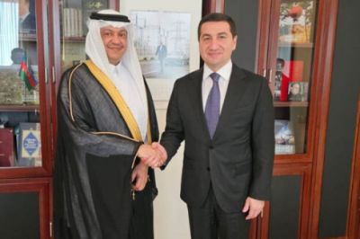 Prezidentin köməkçisi Səudiyyə Ərəbistanının Azərbaycandakı səfiri ilə görüşüb