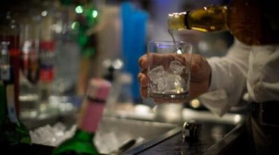 Alimlərdən spirtli içki qəbul edən qadınlara xəbərdarlıq: risk daha yüksəkdir
