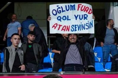 Azərbaycanda futbolçunun atası oğluna maraqlı pankart açdı - FOTO