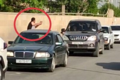 Azərbaycanda yolu kəsib sürücülərə silah tuşladı – ŞOK VİDEO