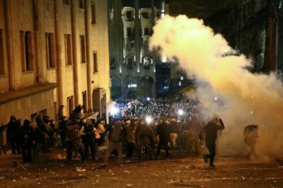 Gürcüstan parlamentində kritik təhlükəsizlik səviyyəsi elan edilib - YENİLƏNİB + VİDEO