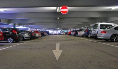 "Qapalı parkinqdə avtomobilə dəyən zərərə görə məsuliyyət var, açıq parkinqdə belə qayda yoxdur"
