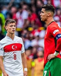 ARDA GÜLER SONUNDA RONALDO İLE FORMASINI DEĞİŞTİRDİ