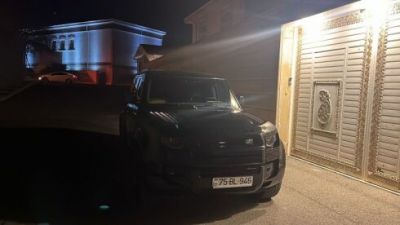 Naxçıvanda vəzifəli şəxs iş adamının bahalı avtomobilini əlindən alıb - FOTO