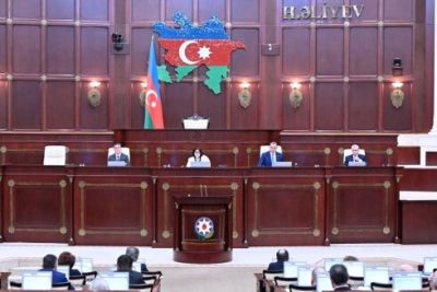 İKİ VİTSE-SPİKER DƏYİŞİR, ƏVVƏLKİ KOMİTƏ SƏDRLƏRİ POSTLARINI İTİRİR... –