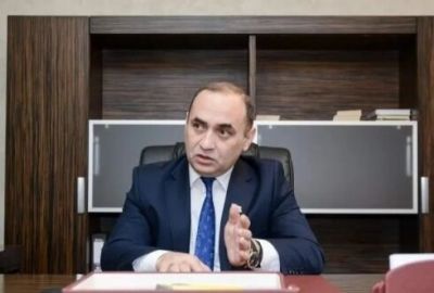 "Tələbə universitetə çimərlik paltarında gəlməli deyil" -