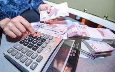 Sumqayıt sakini maaşının qanunsuz olaraq kəsildiyini iddia edir - ŞİKAYƏT
