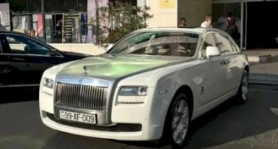 Bakıda hərraca çıxarılan lüks “Rolls Royce”un sahibi kimdir? - FOTOLAR