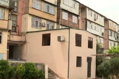 Bakıda “memarlıq” sərgüzəştləri: Eyvanı özündən böyük binalar - VİDEO
